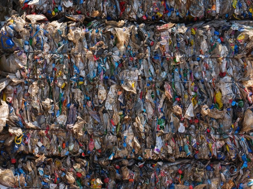 Baled recyclate output